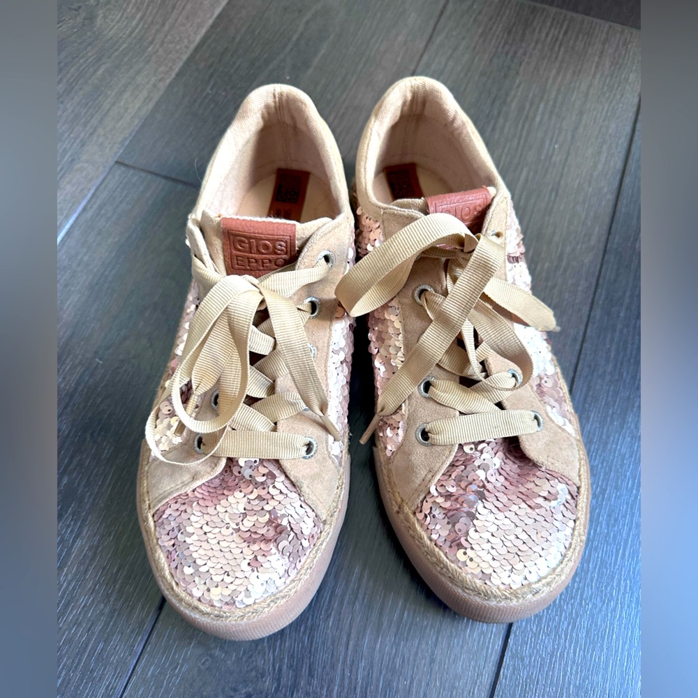 Sneakers Size 8.5